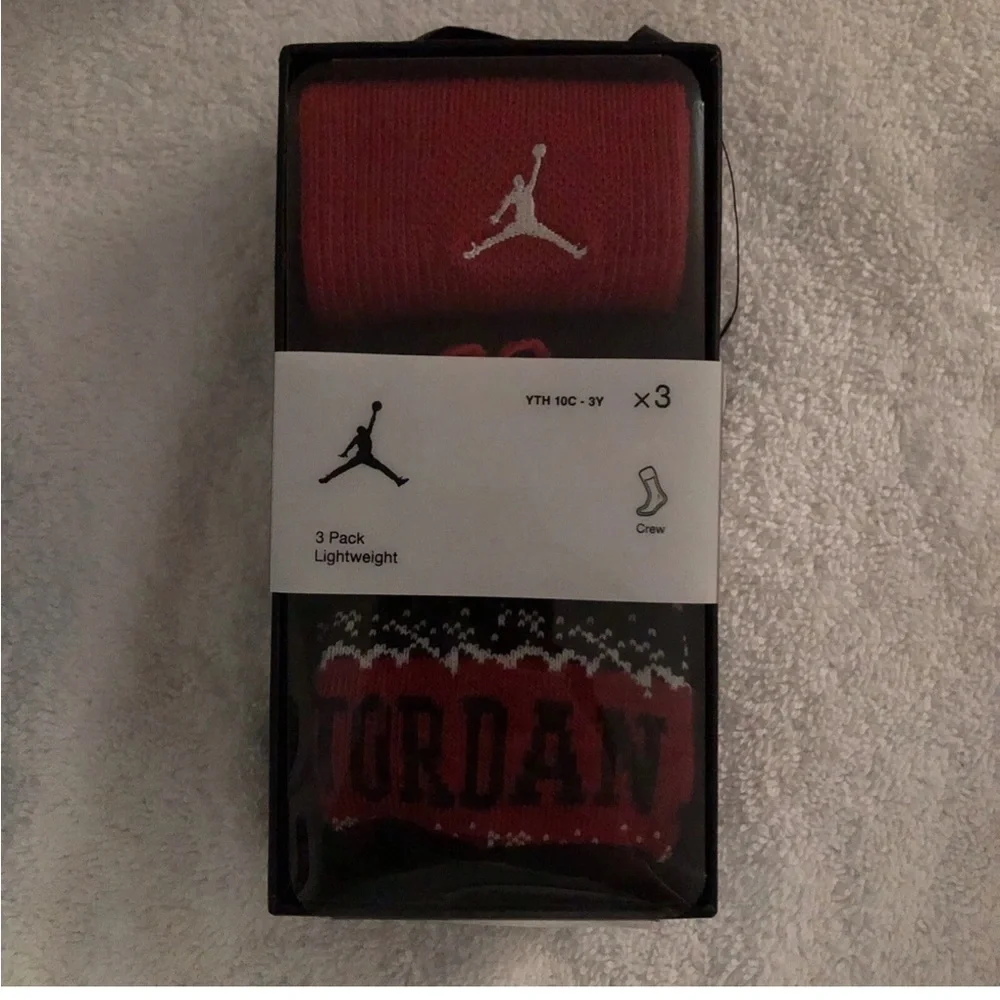 New Nike Air Jordan Boys 3-pack size XS Yth 10C-3Y Holiday Crew Socks Red Black